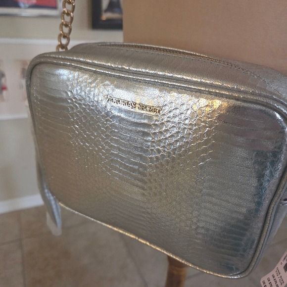 Victorias Secret Metallic Silver Snakeskin Embossed Crossbody Bag Gold Chain NWT - Picture 3 of 6